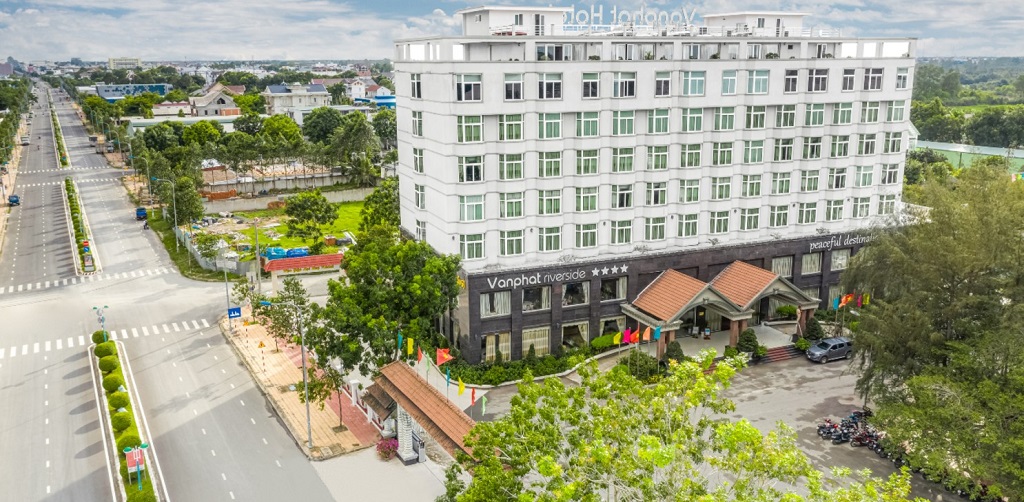 Van Phat Riverside Hotel